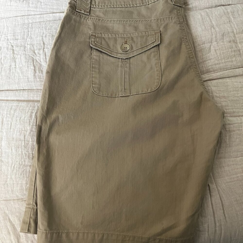 Levis, size 8, tan bermuda shorts